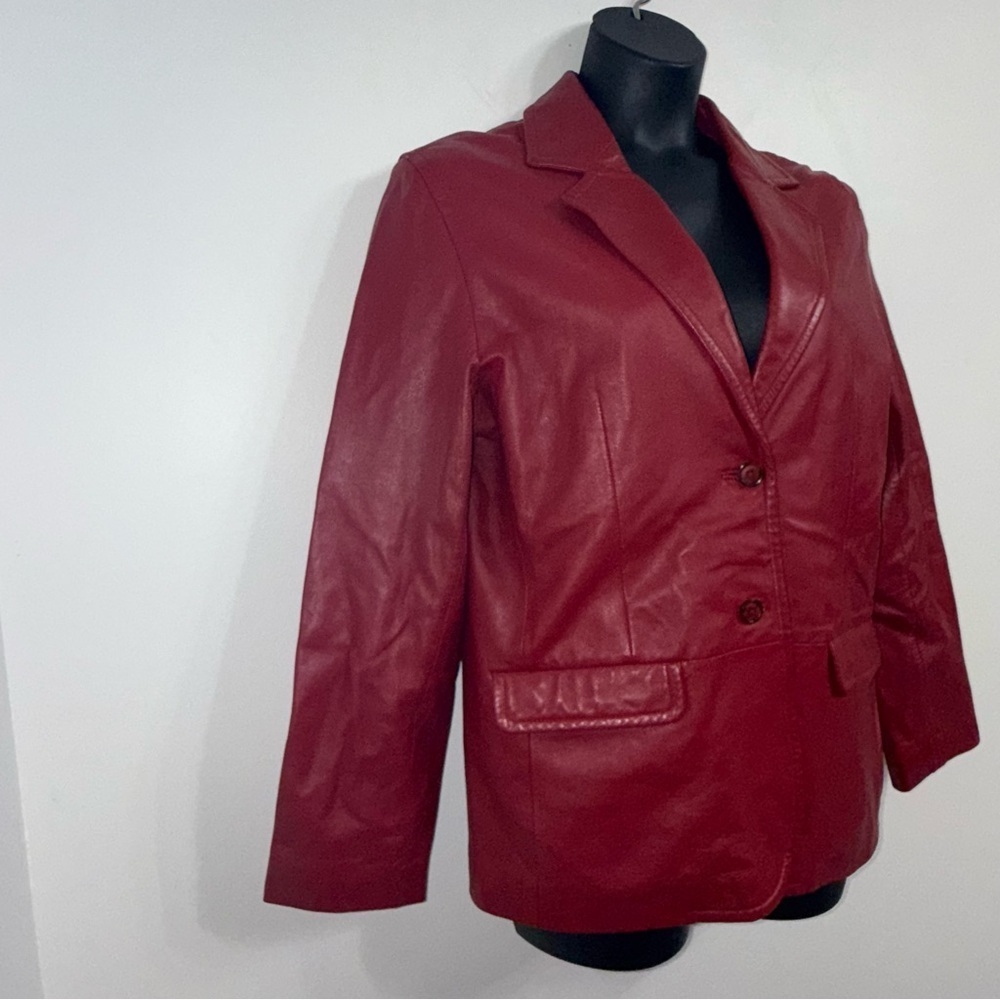 Elegant Red Leather Women's Blazer - Picture 5 of 10